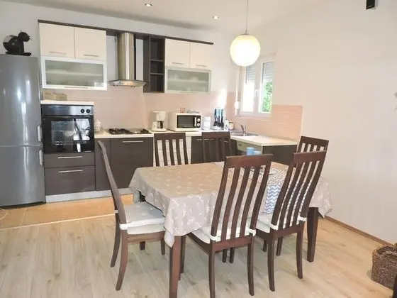 Ev (Pet - 20m from the sea - H(6))