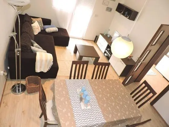 Ev (Pet - 20m from the sea - H(6))