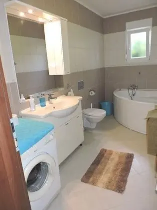 Ev (Pet - 20m from the sea - H(6))