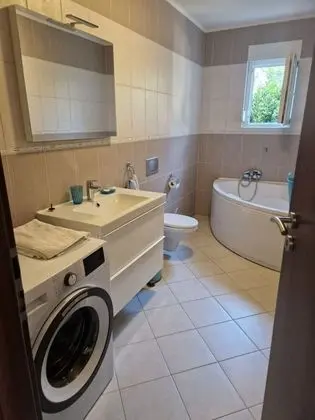 Ev (Pet - 20m from the sea - H(6))