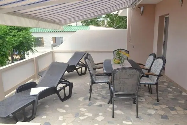 Ev (Pet - 20m from the sea - H(6))