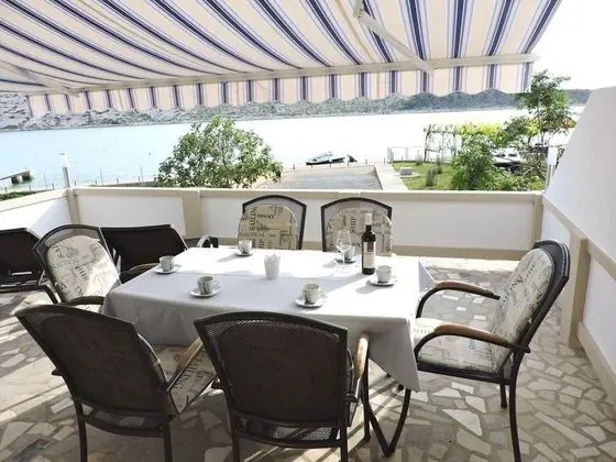 Ev (Pet - 20m from the sea - H(6))