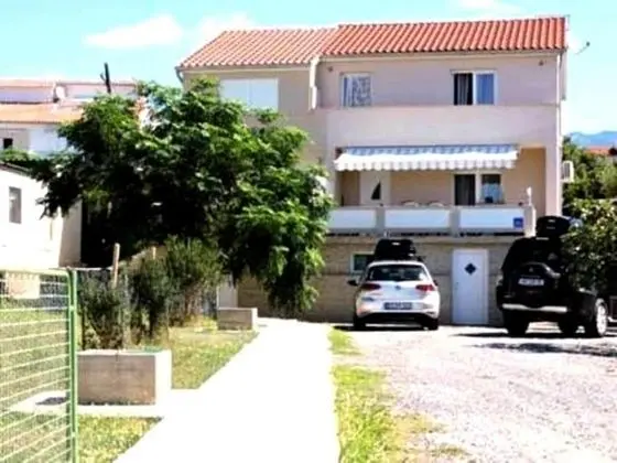 Ev (Pet - 20m from the sea - H(6))