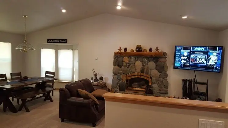 Ev (Pet Friendly,Close to Heavenly with H)