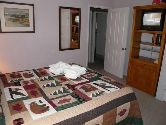 Ev (Pet Friendly, Cozy with wrap around p)