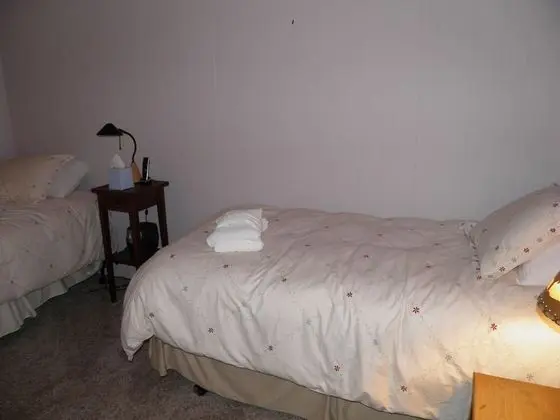 Ev (Pet Friendly, Cozy with wrap around p)