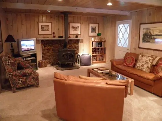 Ev (Pet Friendly, Cozy with wrap around p)