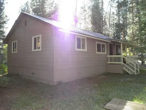Ev (Pet Friendly, Cozy with wrap around p)