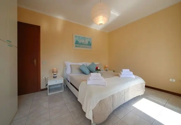 Family Apart Daire, 1 Çift Kişilik Yatak (Petalo Bianco 100mt from lake)