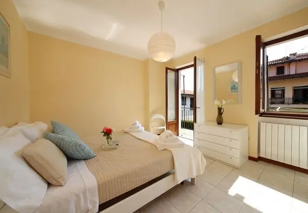 Family Apart Daire, 1 Çift Kişilik Yatak (Petalo Bianco 100mt from lake)