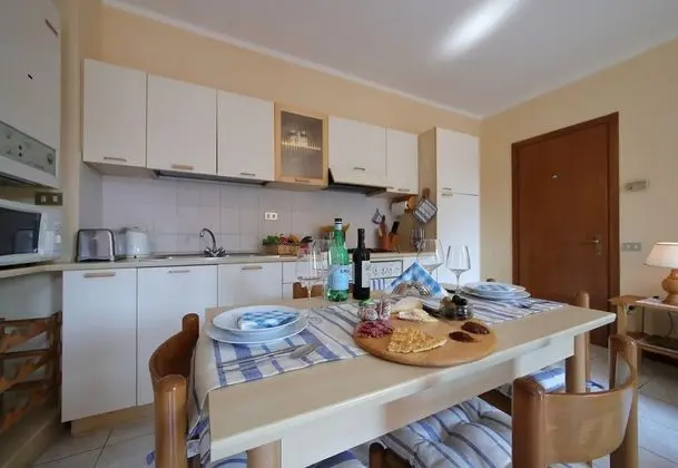 Family Apart Daire, 1 Çift Kişilik Yatak (Petalo Bianco 100mt from lake)