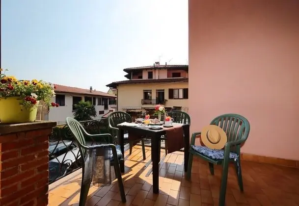 Family Apart Daire, 1 Çift Kişilik Yatak (Petalo Bianco 100mt from lake)