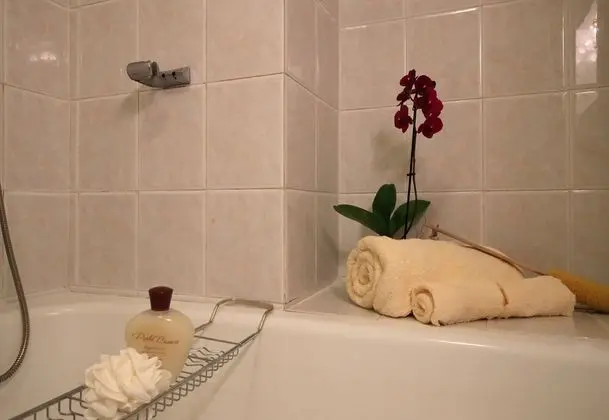 Family Apart Daire, 1 Çift Kişilik Yatak (Petalo Bianco 100mt from lake)