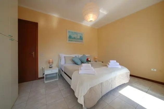 Family Apart Daire, 1 Çift Kişilik Yatak (Petalo Bianco 100mt from lake)