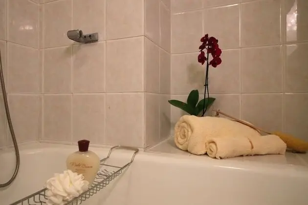 Family Apart Daire, 1 Çift Kişilik Yatak (Petalo Bianco 100mt from lake)