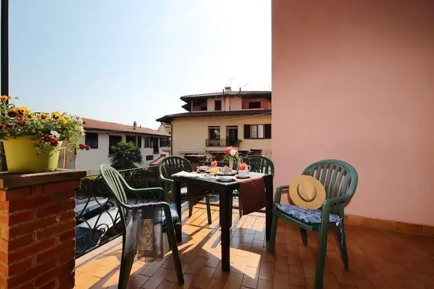 Family Apart Daire, 1 Çift Kişilik Yatak (Petalo Bianco 100mt from lake)