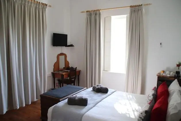 Lily Room