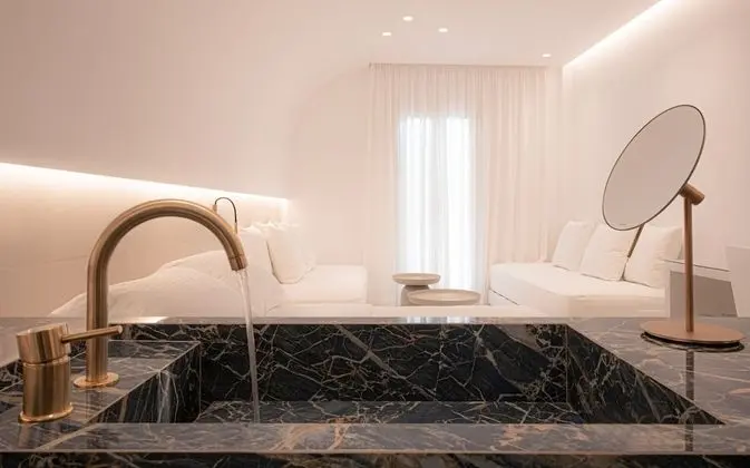 Bright Quadruple Room