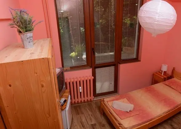 Standard İki Ayrı Yataklı Oda, 2 Tek Kişilik Yatak, Ortak Banyo, Avlu Manzaralı