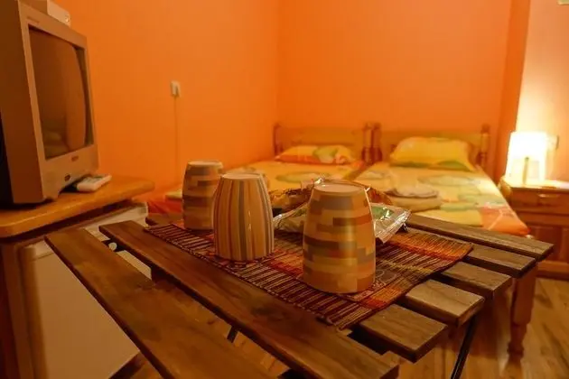 Standard Üç Kişilik Oda, 3 Tek Kişilik Yatak, Ortak Banyo, Avlu Manzaralı