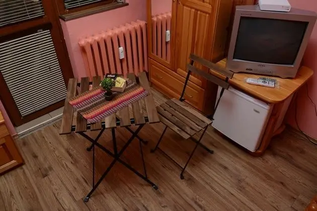 Standard Üç Kişilik Oda, 3 Tek Kişilik Yatak, Ortak Banyo, Avlu Manzaralı