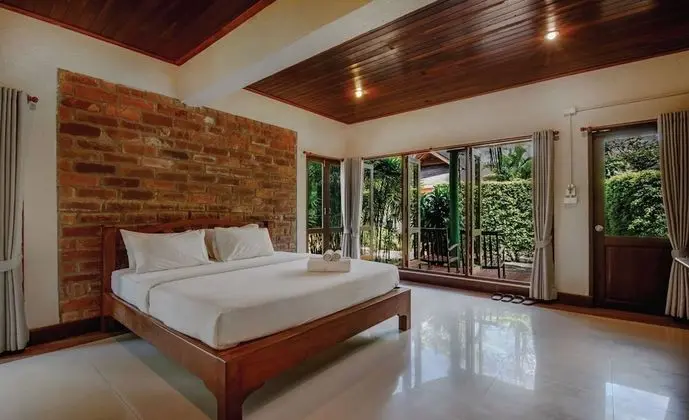 Family Room with Garden View