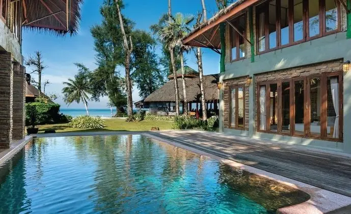 Pool Side Villa Sea View