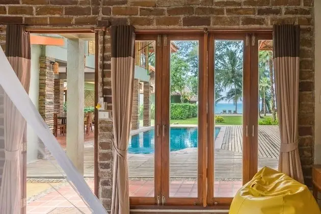 Pool Side Villa Sea View