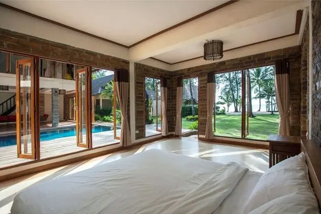 Pool Side Villa Sea View