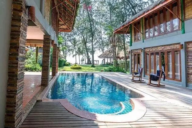 Pool Side Villa Sea View