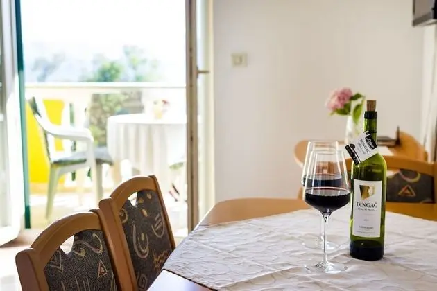 Apart Daire (Petin - 5m from the sea - A1(2+2))