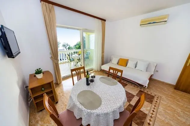 Apart Daire (Petin - 5m from the sea - A2(2+2))