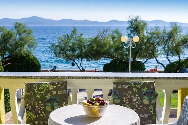 Apart Daire (Petin - 5m from the sea - A2(2+2))