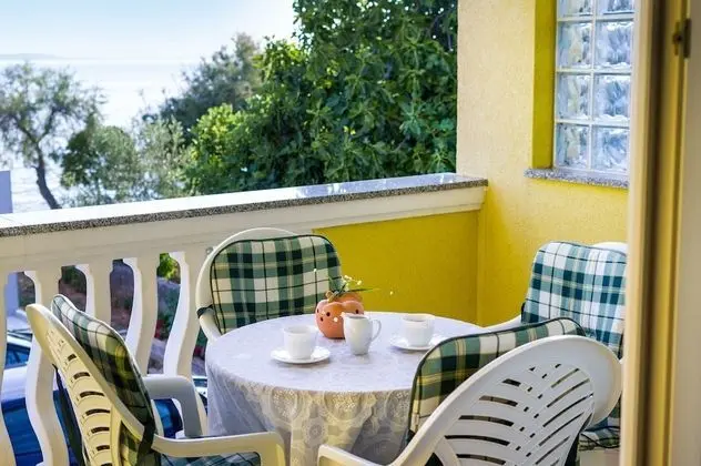 Apart Daire (Petin - 5m from the sea - A2(2+2))