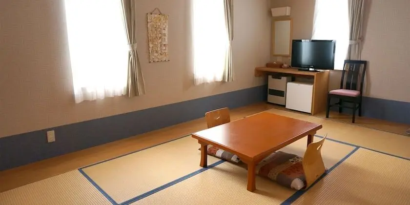 Basic Oda, Sigara İçilmez (Run of the House)