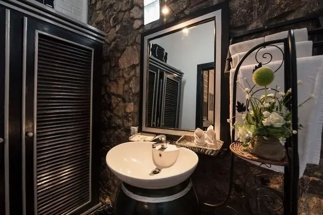 Honeymoon Oda, Havuz Manzaralı