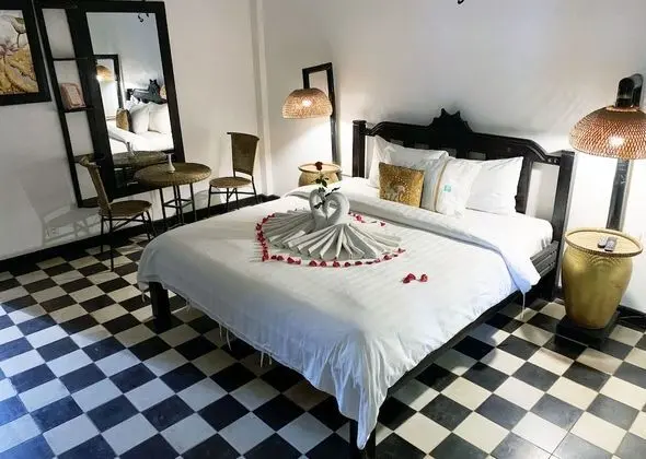 Honeymoon Oda, Havuz Manzaralı