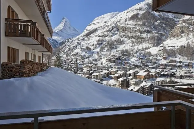 Junior Süit, Balkon