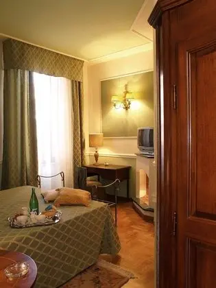 Premium Tek Büyük Yataklı Oda, Banyolu/Duşlu, Avlu Manzaralı