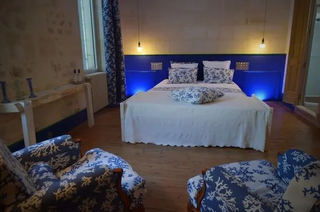 Luxury Tek Büyük Yataklı Oda, Banyolu/Duşlu, Bahçe Manzaralı (Chambre Bleue)