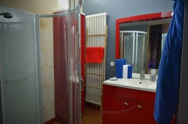 Luxury Tek Büyük Yataklı Oda, Banyolu/Duşlu, Bahçe Manzaralı (Chambre Bleue)