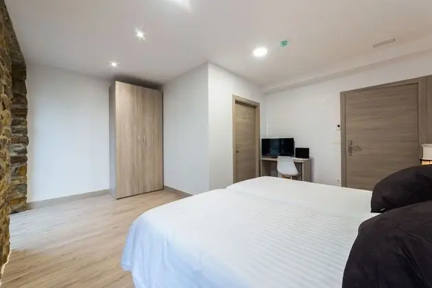 Üç Kişilik Oda, Balkon (102)