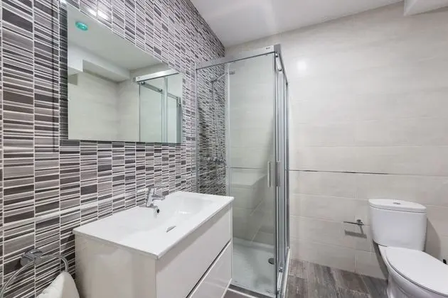 Üç Kişilik Oda, Balkon (102)