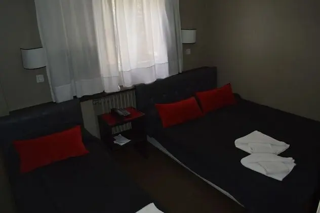 Üç Kişilik Oda