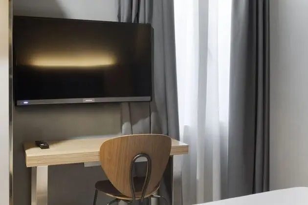 Basic Tek Büyük Yataklı Oda