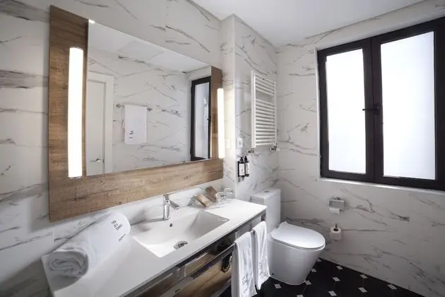 Basic Tek Büyük Yataklı Oda