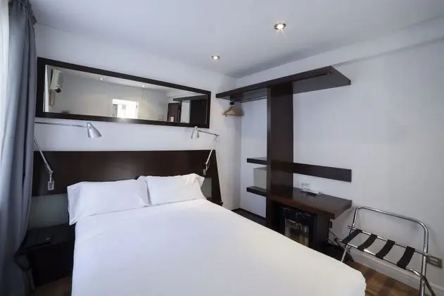 Basic Tek Büyük Yataklı Oda