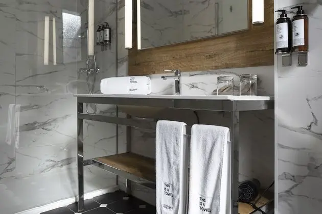 Basic Tek Büyük Yataklı Oda