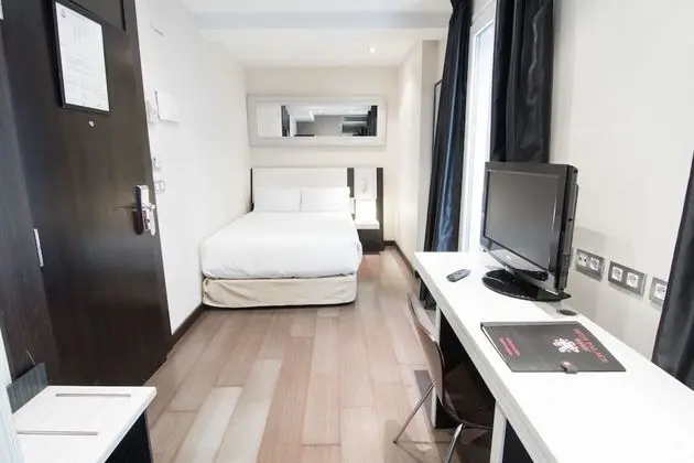 Basic Tek Büyük Yataklı Oda