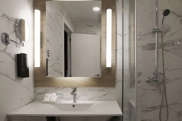 Basic Tek Büyük Yataklı Oda